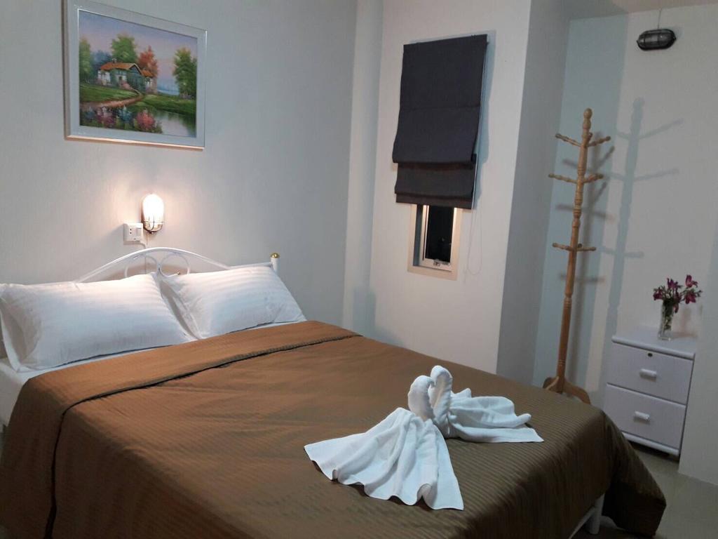Baan Suan Geb Tawan Hotel Lop Buri Екстериор снимка