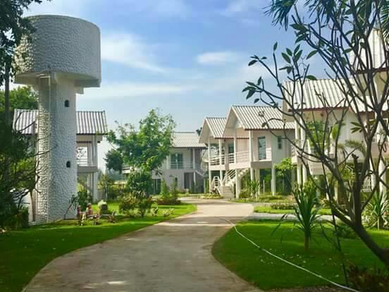 Baan Suan Geb Tawan Hotel Lop Buri Екстериор снимка